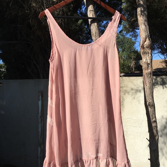 Peach wavy tank top tunic with lace on front - Picture 2 of 2